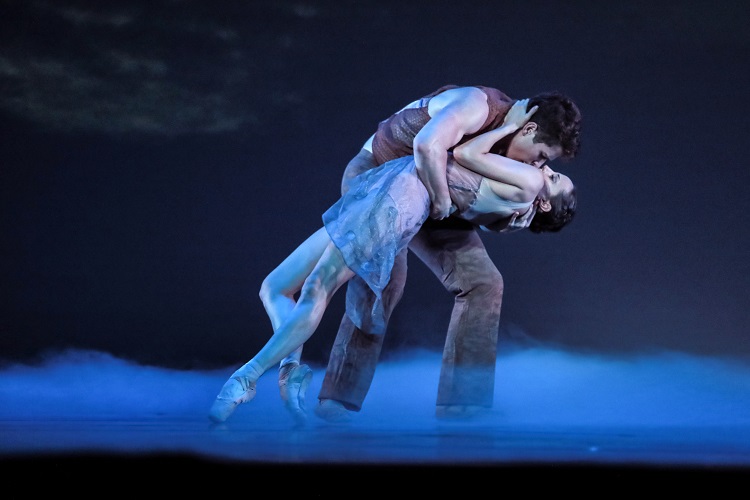 Charlotte-Ballet_-Helen-Picketts-Tsukiyo_-Josh-Hall_-Alessandra-Ball-James_Photo-by-Jeff-Cravotta-Fix-1150a-1243-1