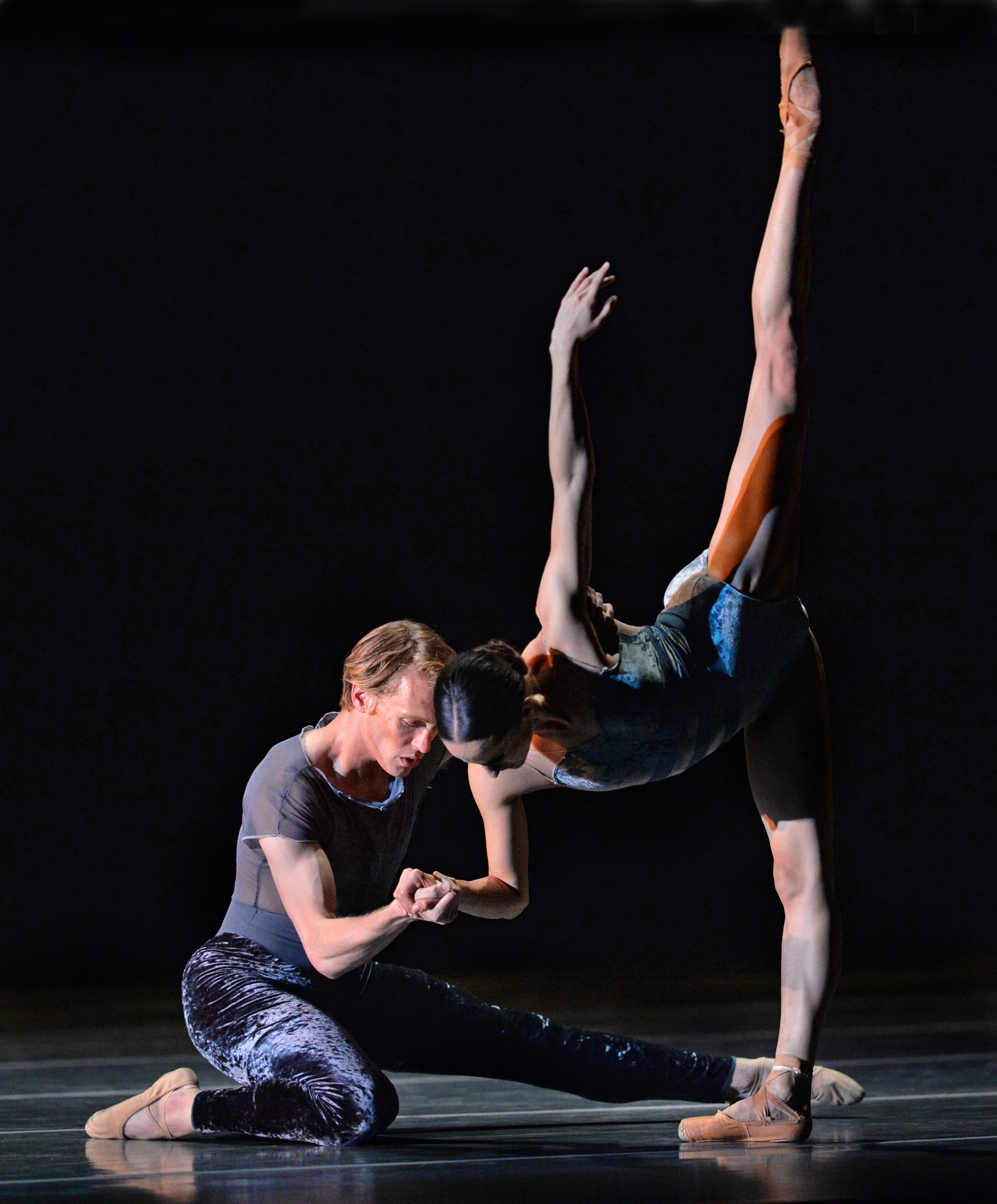 Charlotte Ballet_Alonzo King MAP_James Kopecky and Alessandra Ball James_photo by Peter Zay